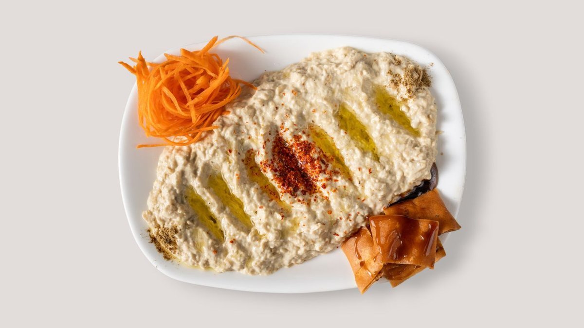 Baba ganoush servito con carota e pane
