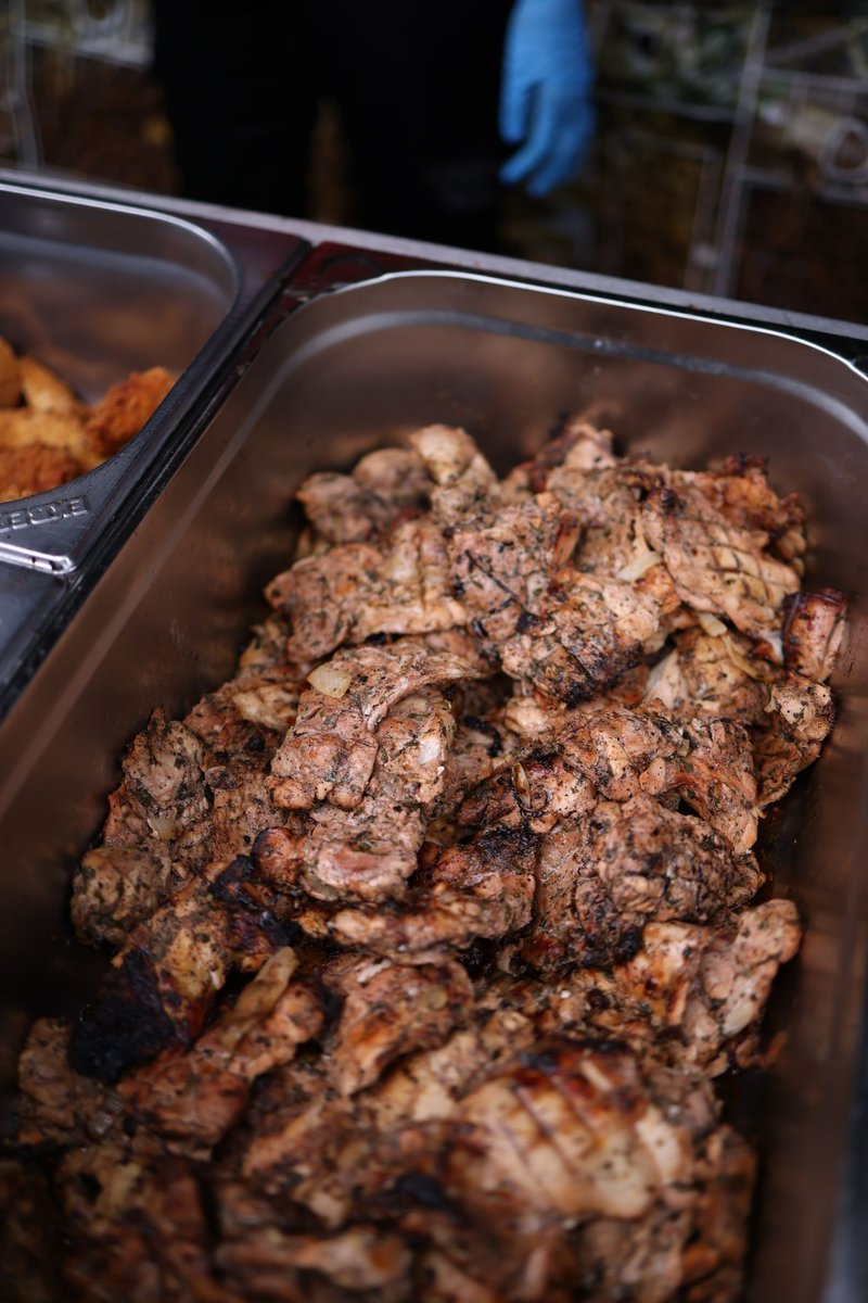 Pollo jerk grigliato e affumicato, a pezzi